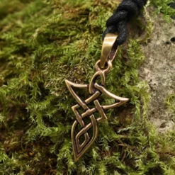 Schmuck Bronze keltischer Anhänger Dreieck
