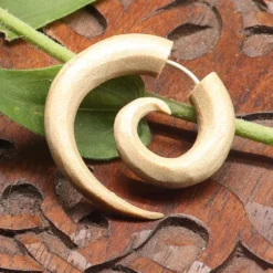 Spirale Holz Ohrschmuck Fake Piercing weißes Holz (Paar)