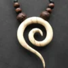 Spiralen Collier weiß Holz Schmuck Anhänger