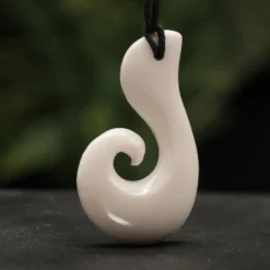 Tribal Maori Halskette Anhänger Knochen geschnitzter Schmuck