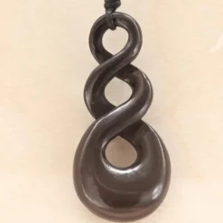 Triple Maori Hornschmuck Anhänger Kette
