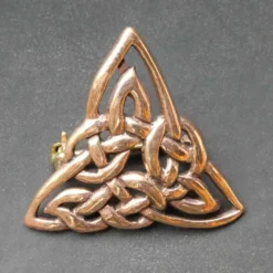 Triquetta Brosche Bronze Gewandnadel Schmuck Mittelalter
