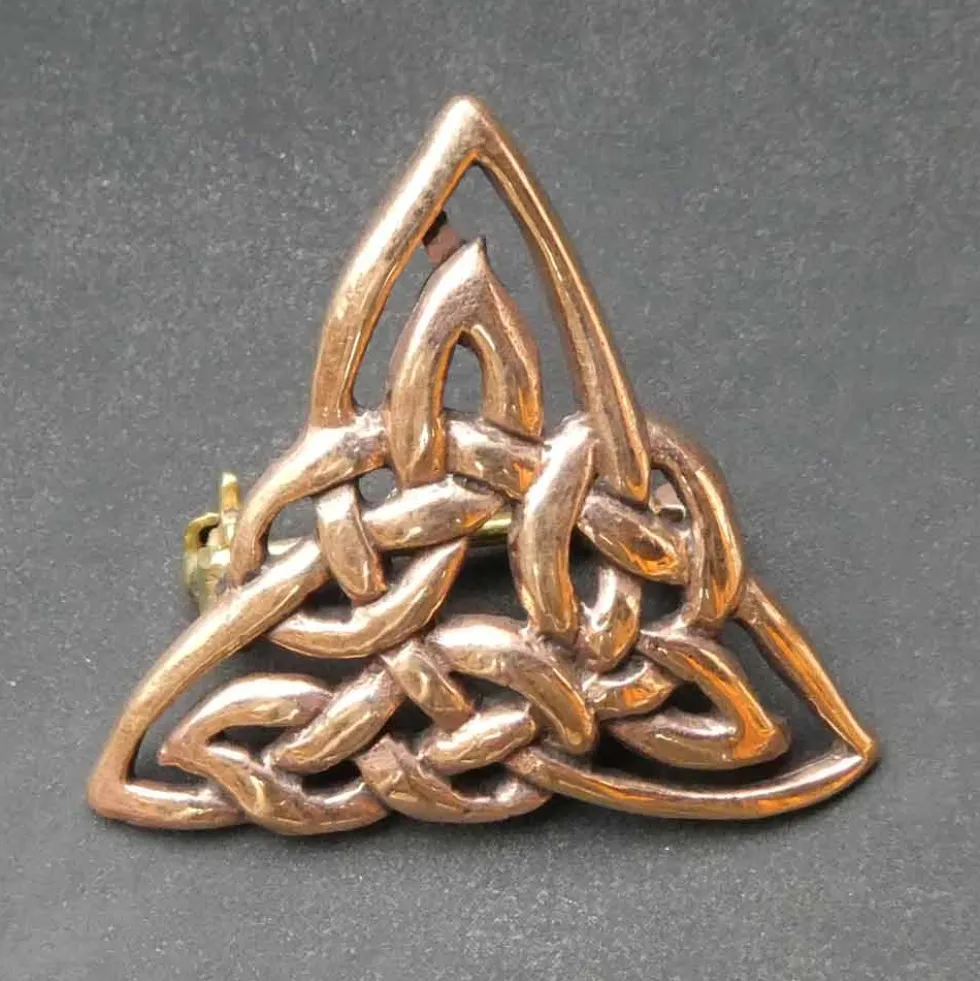 Triquetta Brosche Bronze Gewandnadel Schmuck Mittelalter