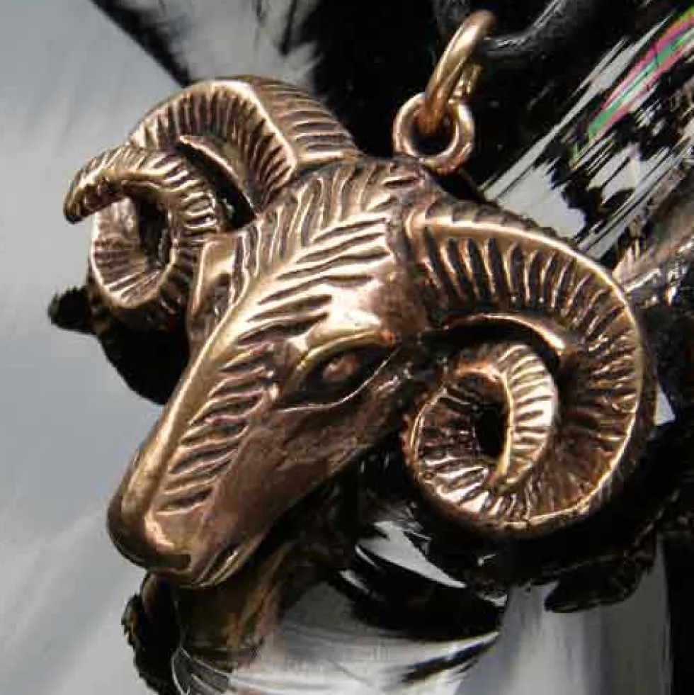 Widderkopf Bronze Anhänger Schmuck