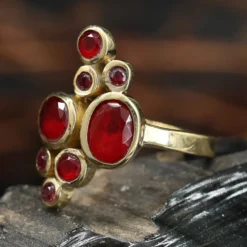 Zeitloser feiner Zirkonia Ring Damen Schmuck Messing Granat